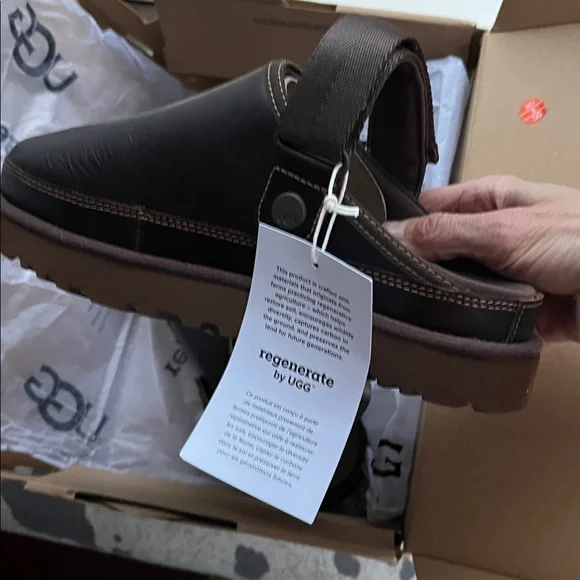 UGG® LEATHER GOLDENSTAR SLINGBACK CLOGS - Picture 7 of 9